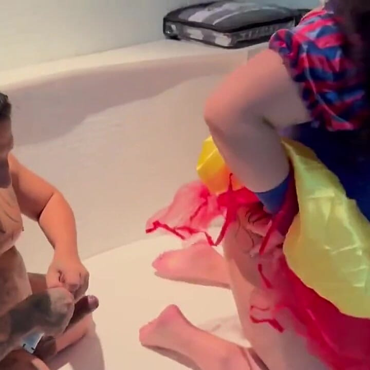 Snow White Gives Herself to the Dwarf