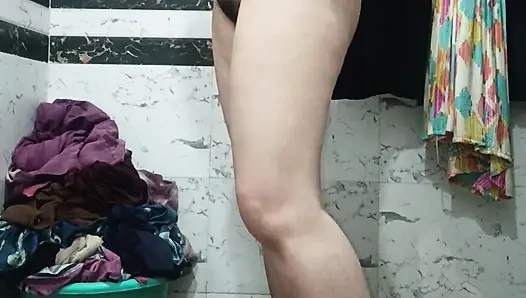 Priya si kakak ipar india lagi pamer pantat bahenolnya