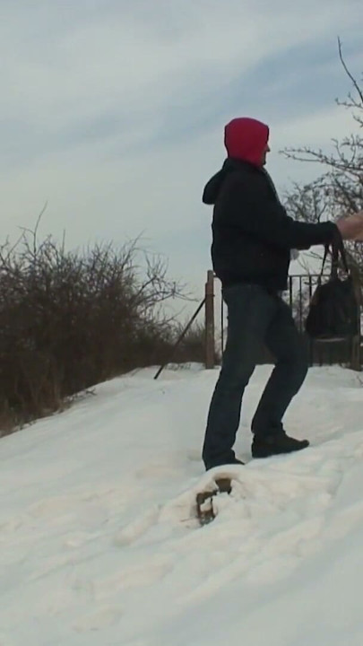 Alt und Jung ficken im Schnee | Clip 2