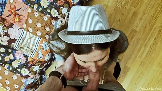 Gadis amatir nyepong kontol dan dientot gaya doggy habis-habisan pakai topi