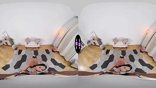 Чувак долбит Milena Ray после того, как заметил ее голую киску - TmwVRnet