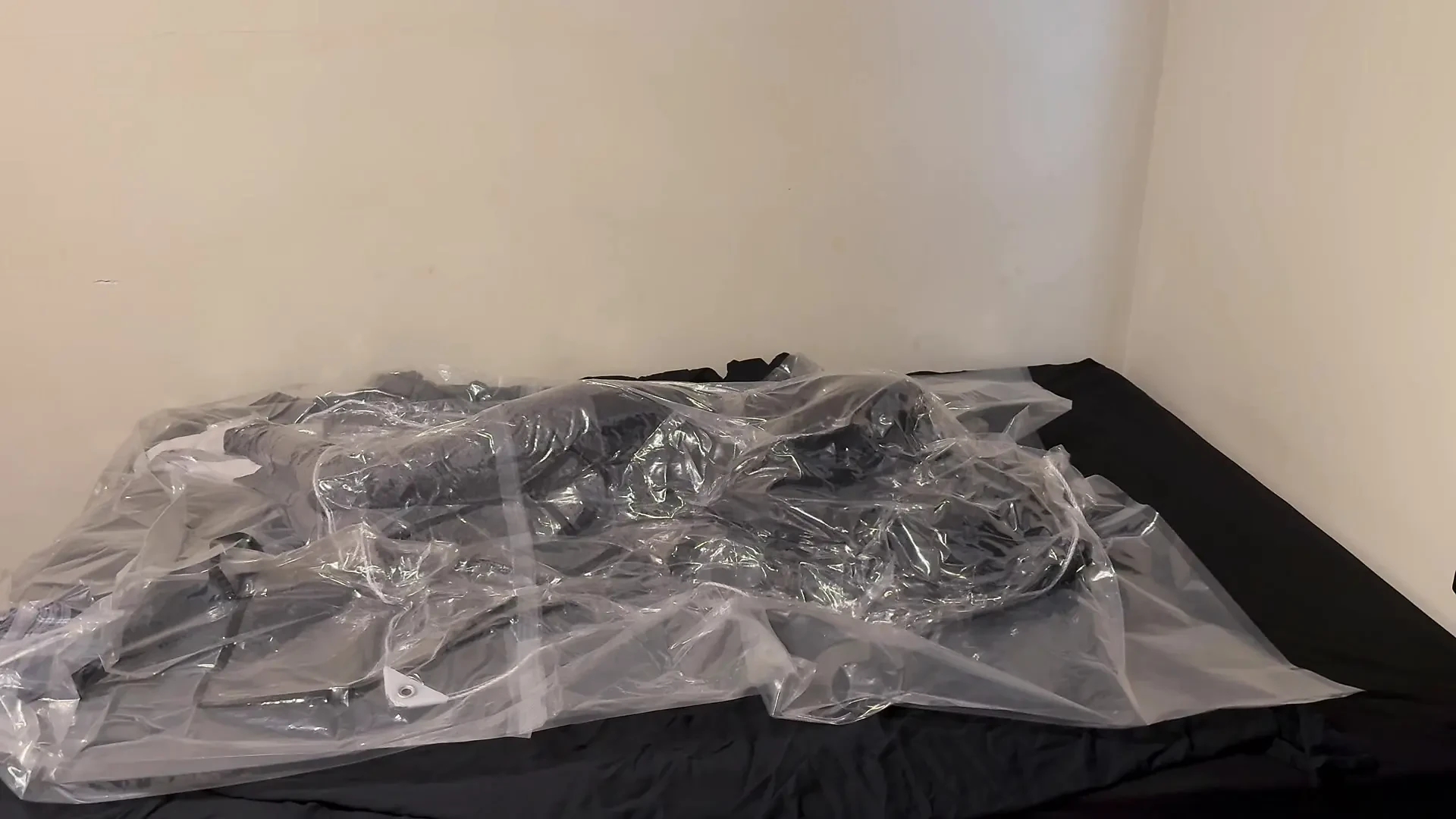 Sep 8 2025 - VacPacked dans mon costume de sauna Fantôme avec gants hazchem ceintures et tabliers en PVC