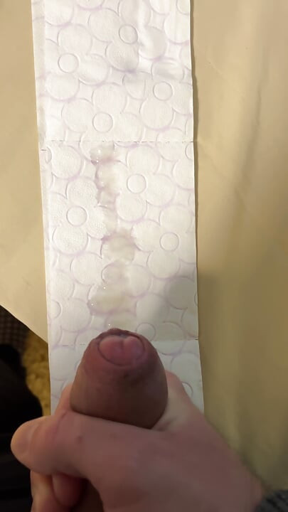 Earl Smile Big Cumshot Heavy Load On Toilet Paper
