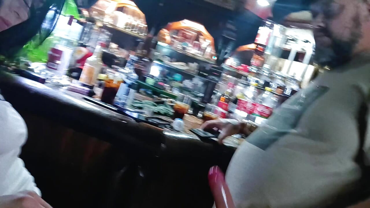 il m'a baisée au bar du coin