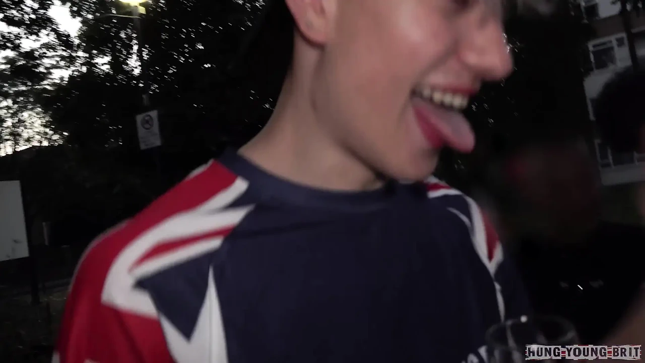 3 Cute Twinks Spit-Roasted on a Stranger’s Bed (38372)