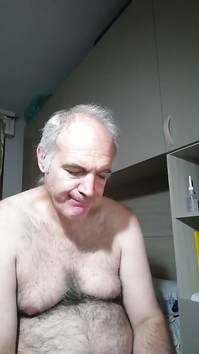 Я пописал, засунул палец себе в задницу и дрочил два часа!