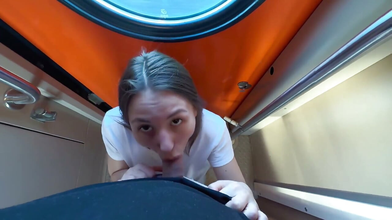 Un paseo en tren y luego en su polla