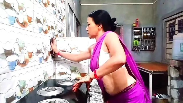 🚫Savita Bhabhi got fiercely with a college friend and took out the water of her