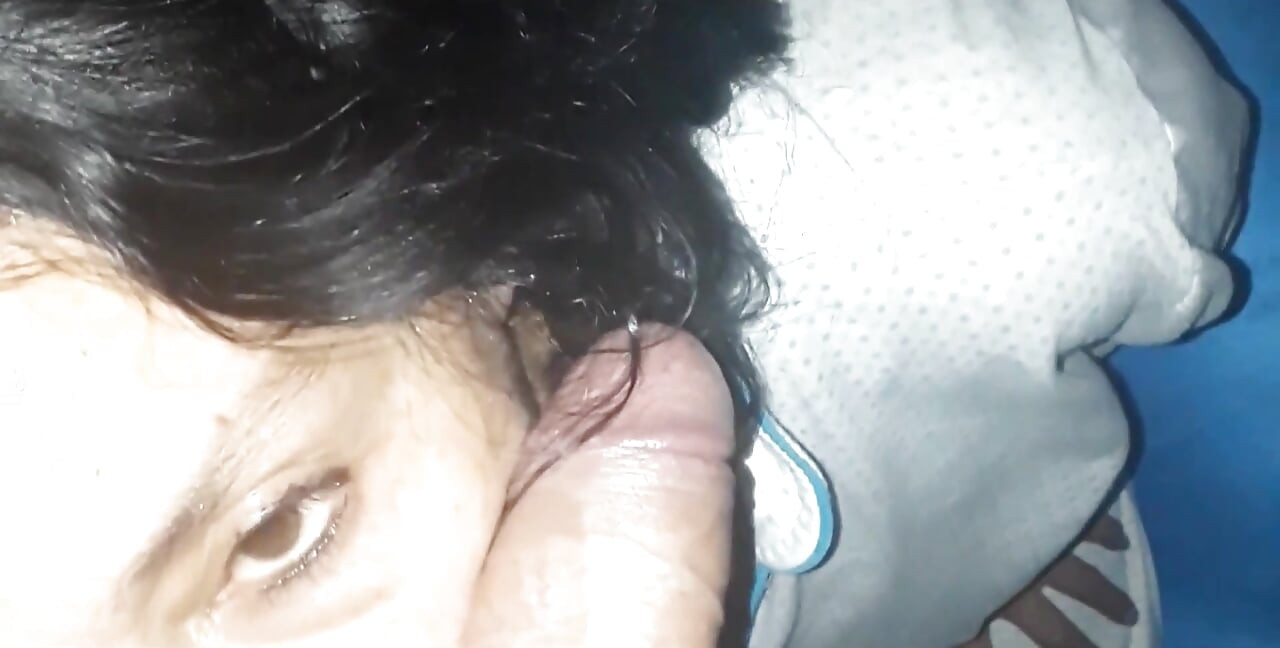 Mulut ibu tiri dientot habis-habisan sampai dicrot di mulut