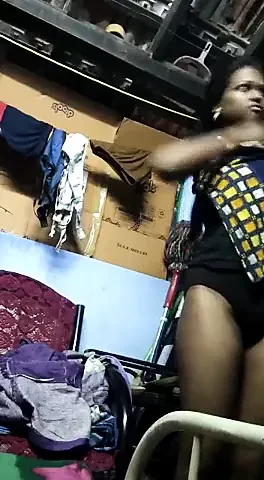 インド人妻が着替えをキャッチ