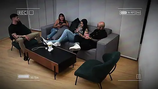 Дом Траха, Я Трахаю Эллисон Свит, Пока Мои Друзья Играют В Uno