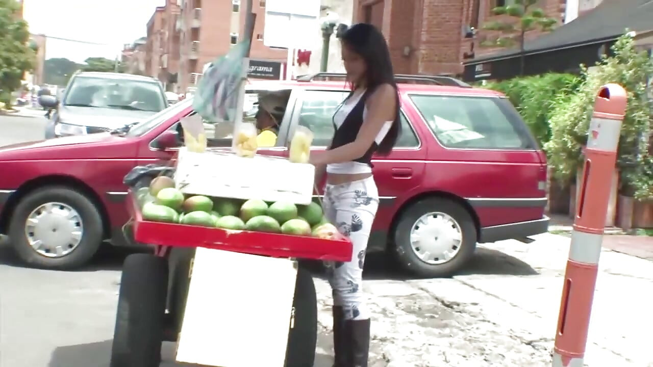 Vruća kurva uzima ogromni kurac Nacha Vidala