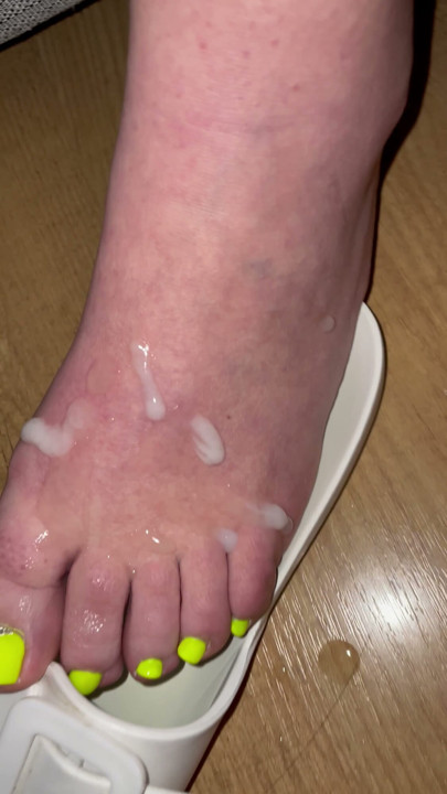Amateur video cum on feet | Clip 3