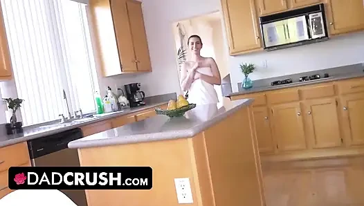 DadCrush - Пожалуйста, трогай меня, отчим! Суй свои пальцы глубоко внутрь моей киски! Мне нужен твой член!