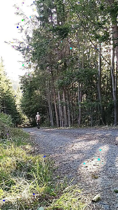 Scooter Rider masturbasi di luar ruangan