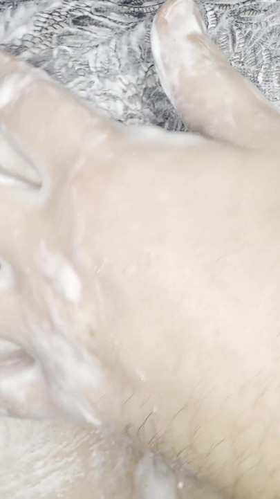 Detik penting dari "urutan punggung buih ASMR dengan seluar dalam"