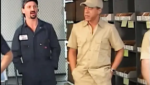 Cewek sange ini dientot habis-habisan sama banyak sampai dicrot