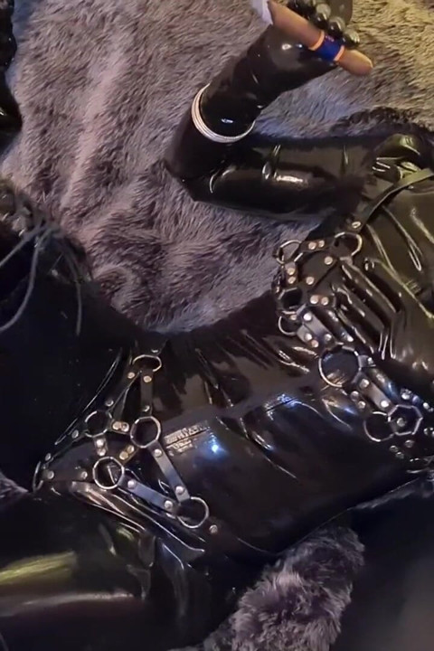 Slut-orgasma Celeste in black latex cigar smoking fetish and soft talking in German