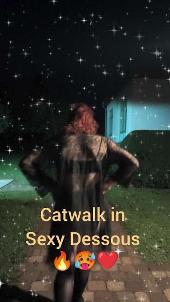 在性感的德萨斯走秀。