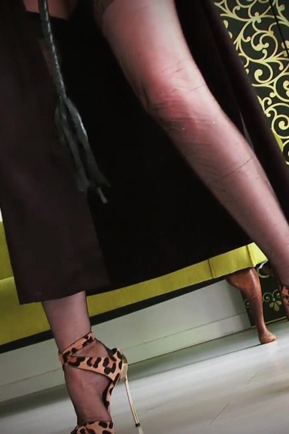 Oral servitude from hot blonde in bodystockings