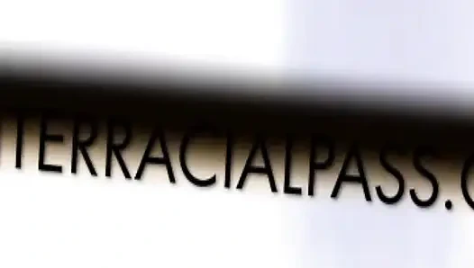 Ini adalah hari bermain ludah yang ceroboh untuk si cantik kate dalia