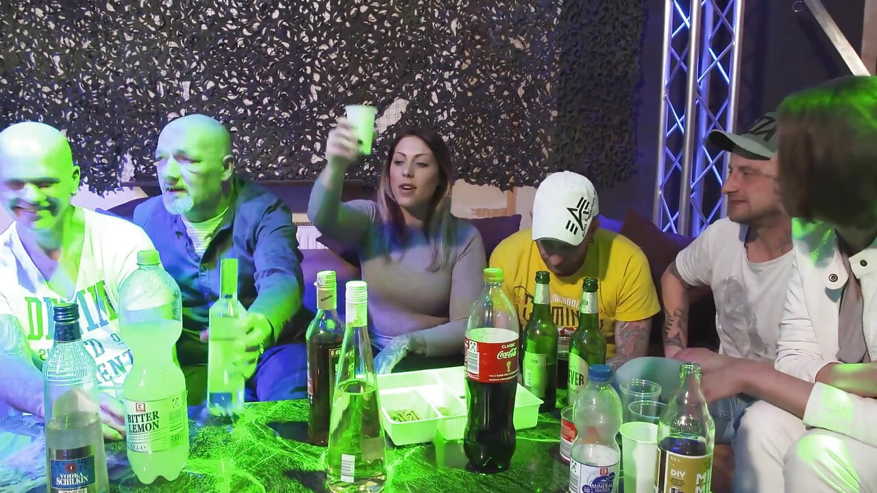 ปาร์ตี้เย็ด DP กับสาวผมบลอนด์เงี่ยน