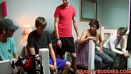 Horny dude gets it deep in his asshole from his dorm buddy