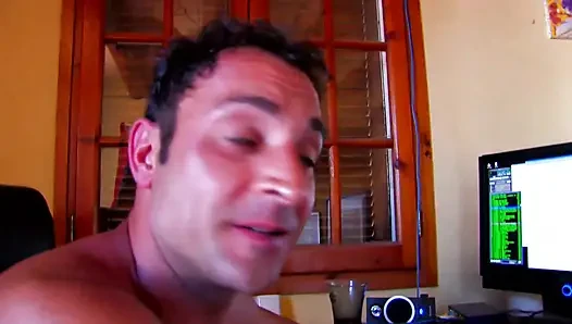 Seksi büyük memeli sarışın çifte üçlü seks götten sikişiyor