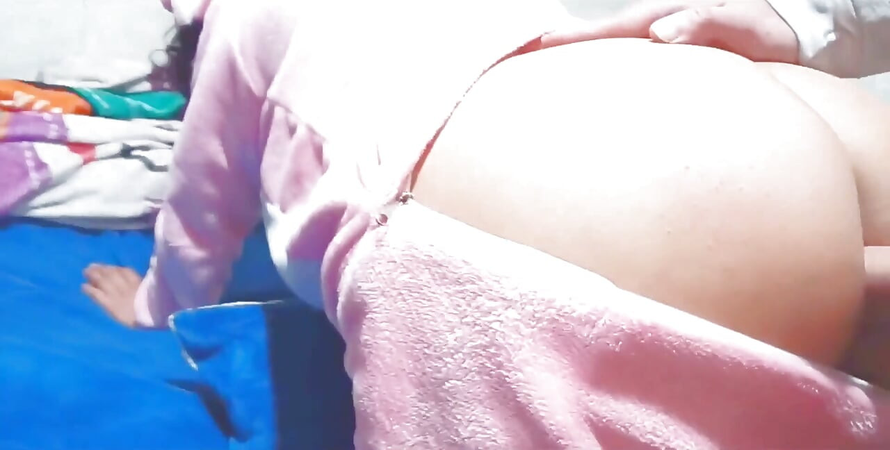 Amateur Sex - My Stepmom Doesn't Know I Film Her When She's in Fours