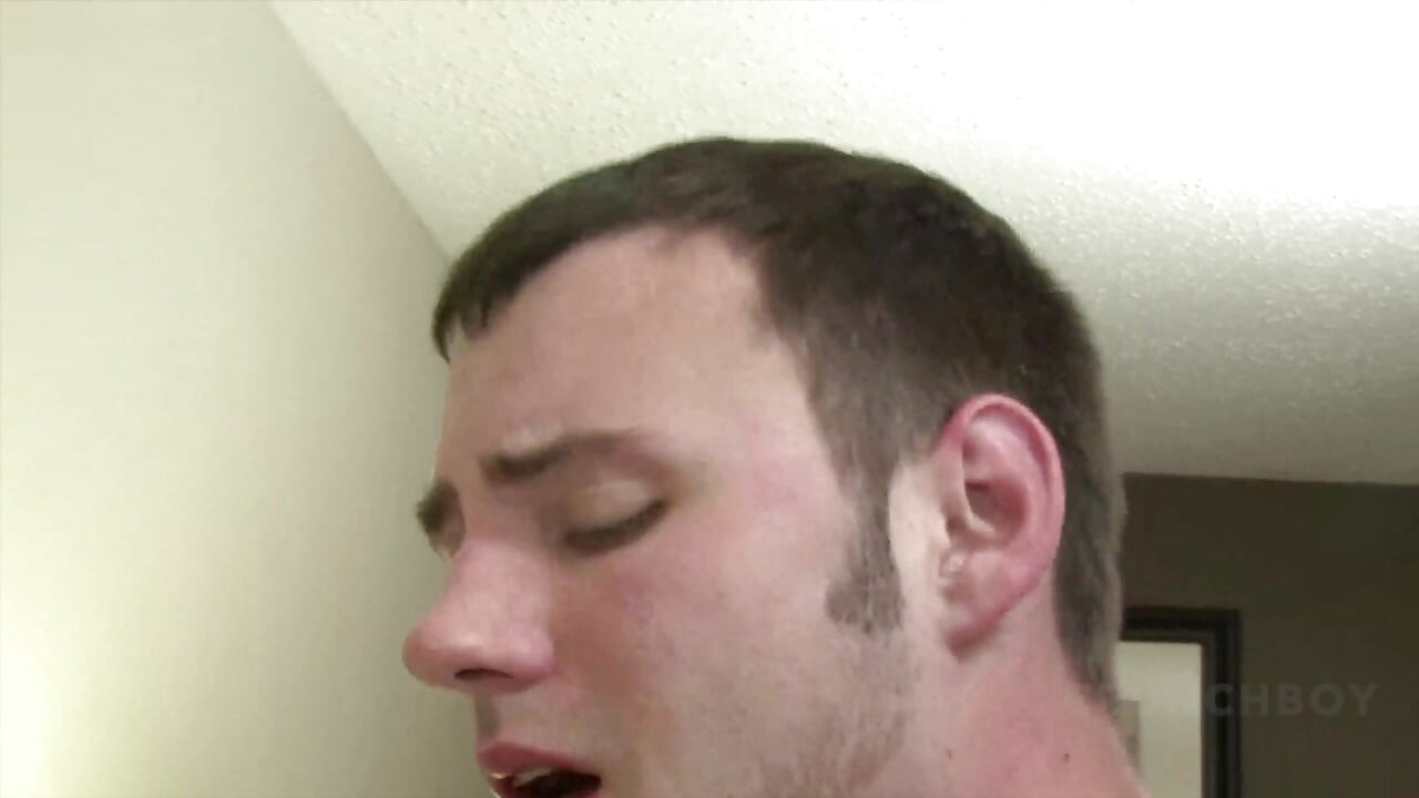 Gay scopato dal suo amico di figa 22 anni e sborrato nel culo senza preservativo