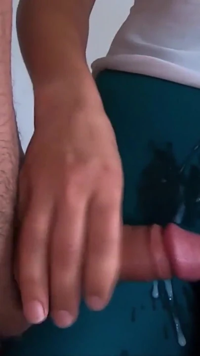 Moment emblématique de « Compilation d’éjaculations super amateur - SHELY81 »