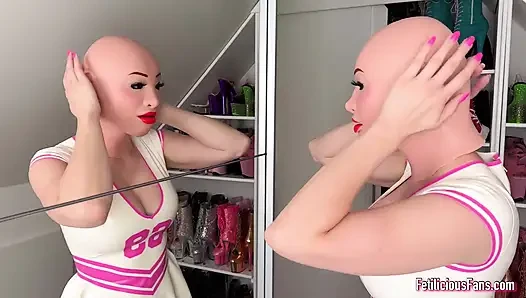 Versuchende neue weibliche maske