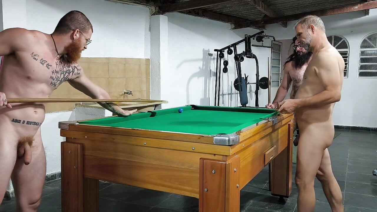 友達と裸で遊ぶ