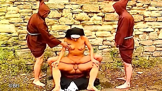 Nun chick loves to bang hard in outdoor fuck