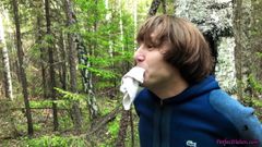 Une inconnue aguiche, suce et baise brutalement dans la forêt