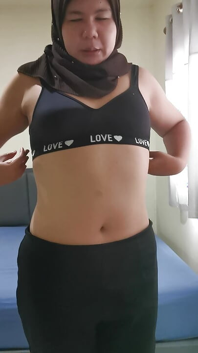 Melihat wajah zina dengan nafsu.