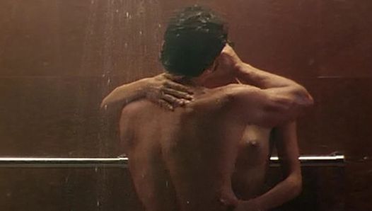 Sharon Stone在专家的淋浴间做爱
