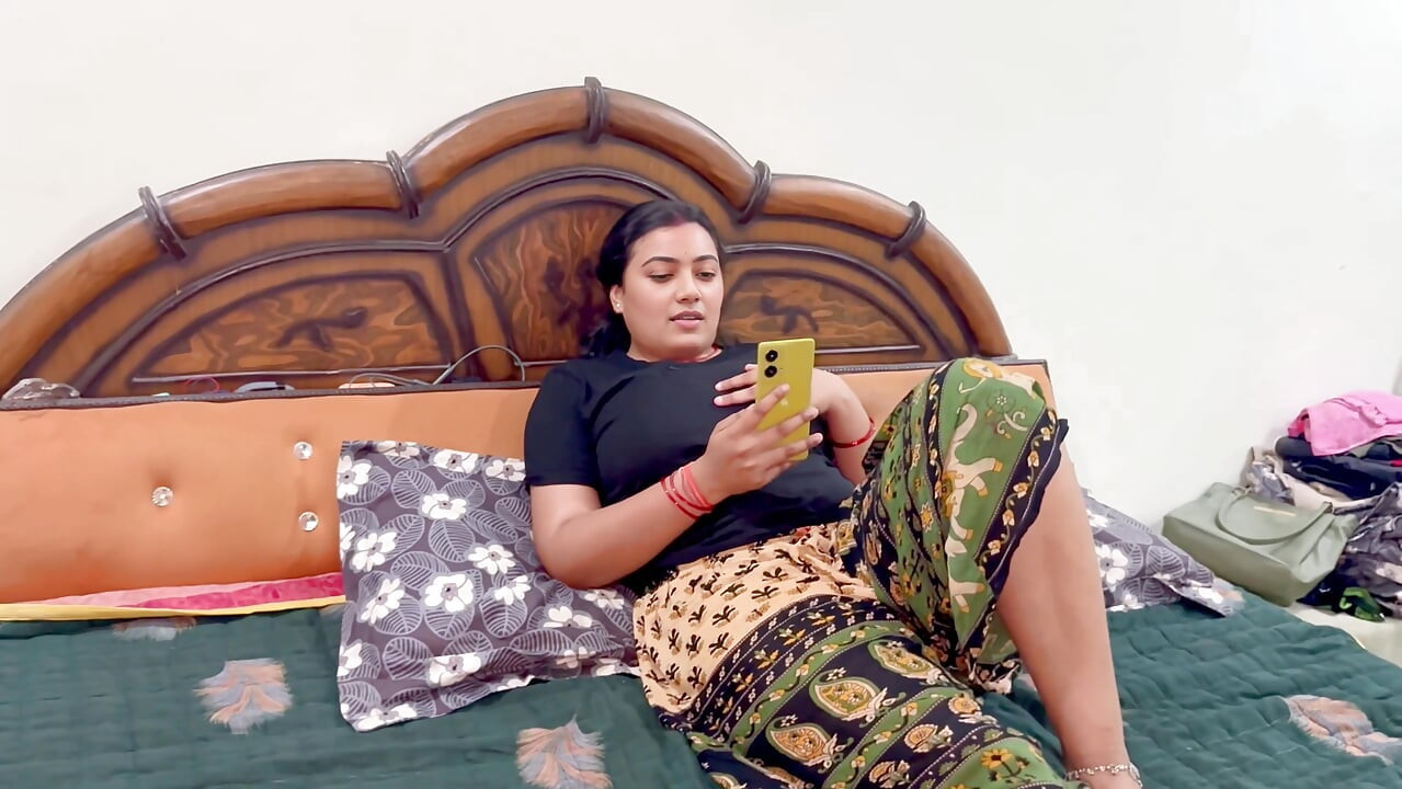 Bade ke jane ke baad chote ne bhabi ko akela dekh uthya mauke ka fayeda