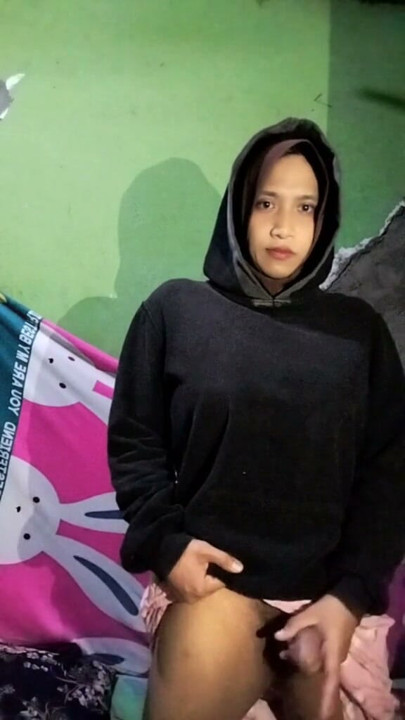 Shemale hijab odada mastürbasyon yapıyor | Bölüm 1