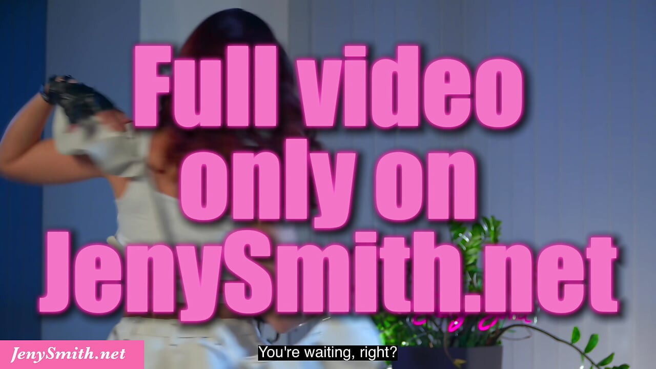 Jeny Smith ateşli orta yaşlı seksi kadın, adama göğüslerini ve amını gösteriyor. Bu mastürbasyondan daha ileri gidecek mi?