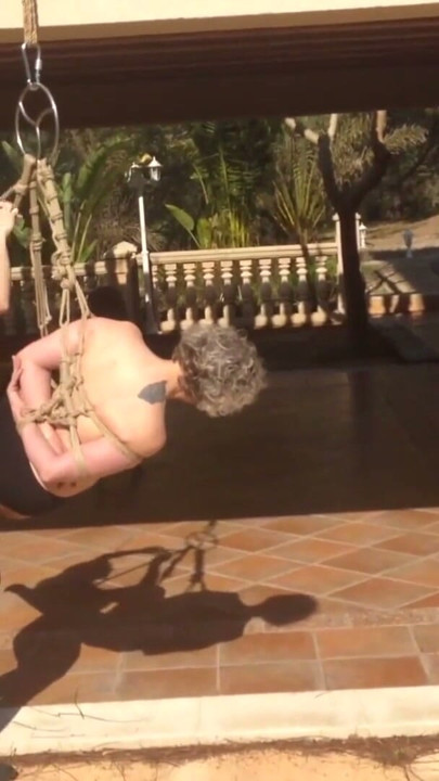 BDSM BONDAGE simplesmente a vovó sendo pendurada | Clip 2