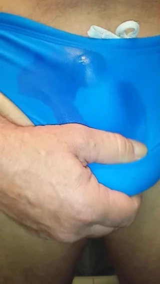 lycraswimbriefs üzerinde Cum
