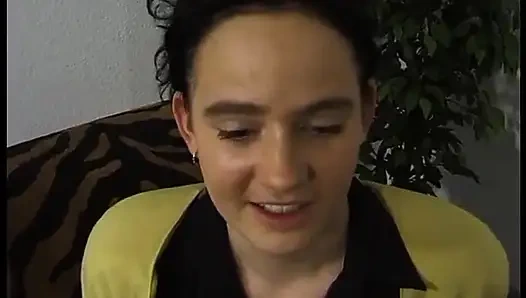 Cewek semok rambut cokelat dientot di ruangan casting