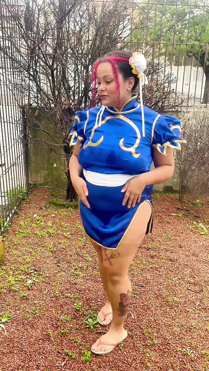 BBW Chun-li Cosplay Exhibitionism in the Garden