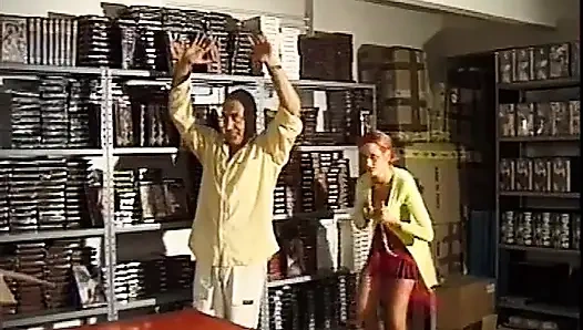 Kristal taşaklı kuşta Angelica Bella üretimi