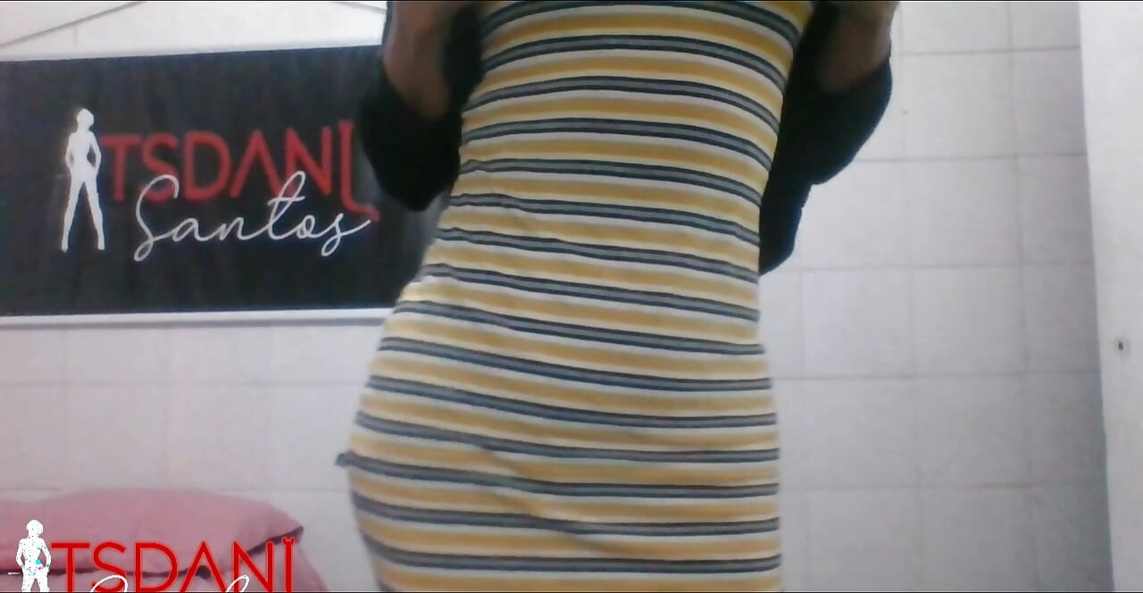 דניאלה סנטוס הסקסית והמפתה רוקדת ואז מגיעה לאורגזמה.