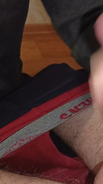 A straight man sucked a big dick to a straight man in Adidas hiding from prying eyes !!! | Clip 1