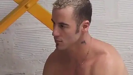 İki yaramaz Fransız hatun dörtlü sekste sikiliyor