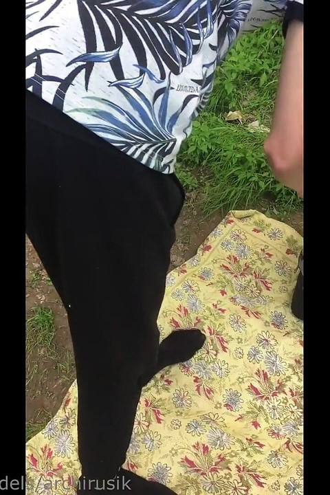 Wow, a Straight Guy Got Into a Guy's Pants and Saw His Huge Cock It Was Filled with Cum, and Offered to Pour Out the Cum