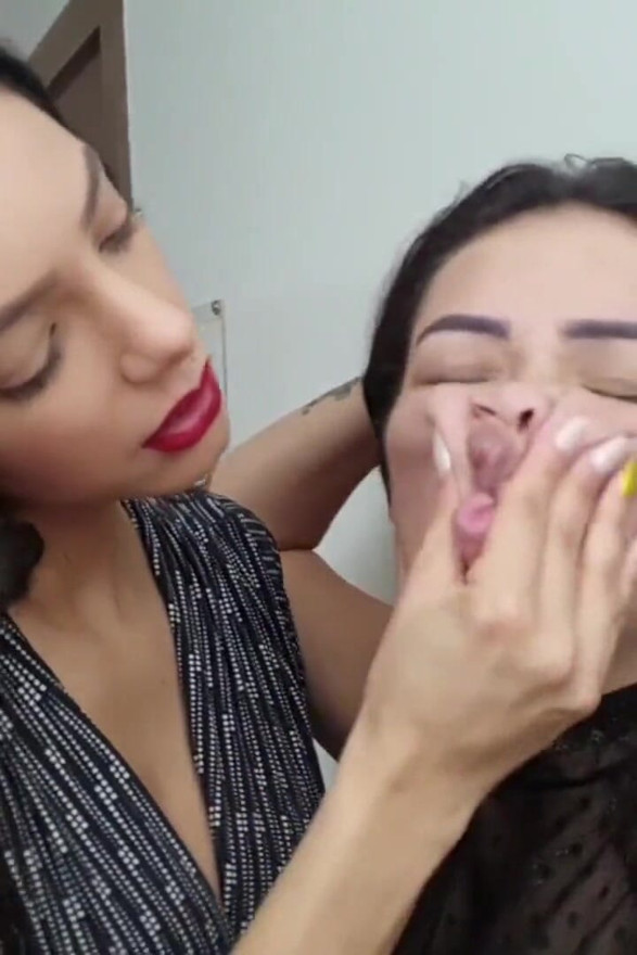 Hands Squeezing Extreme - the Sexy Hands and the Powerful Face Massage